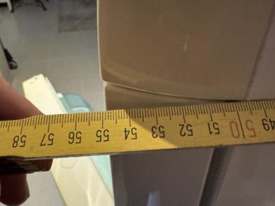 Refrigerator with freezer compartment