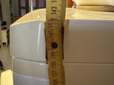 Refrigerator with freezer compartment