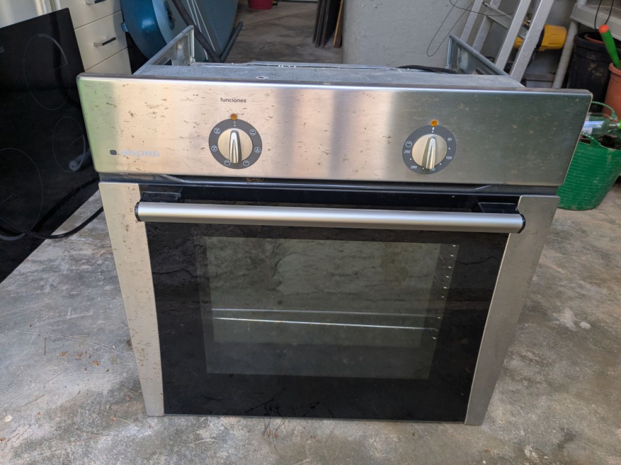 Kühlschrank und Backofen zu verschenken