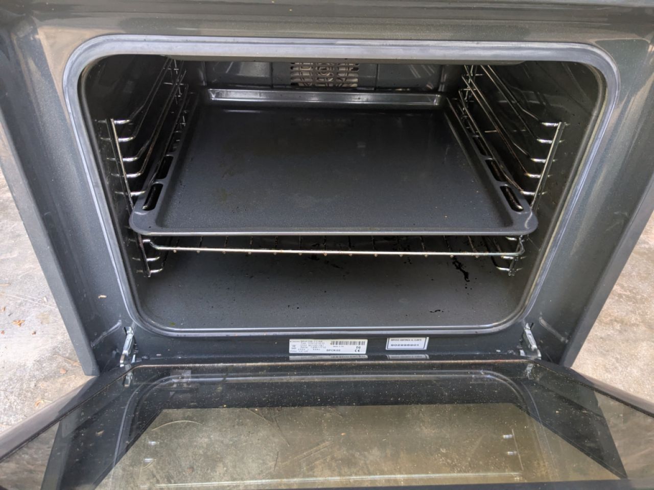 Kühlschrank und Backofen zu verschenken