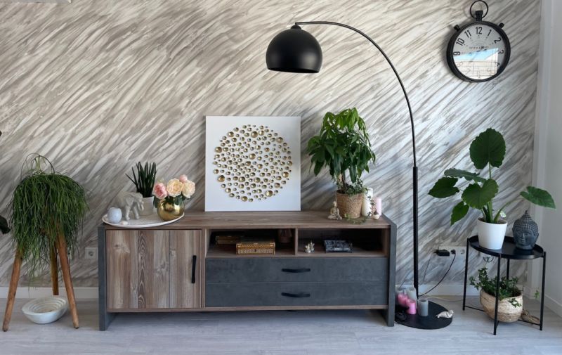 Artful canvas with décor