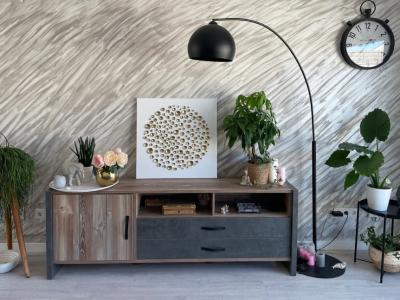 Artful canvas with décor