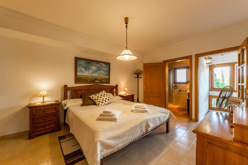 Apartamento rural con piscina comunitaria y muchas terrazas cerca de Petra --- AP 48