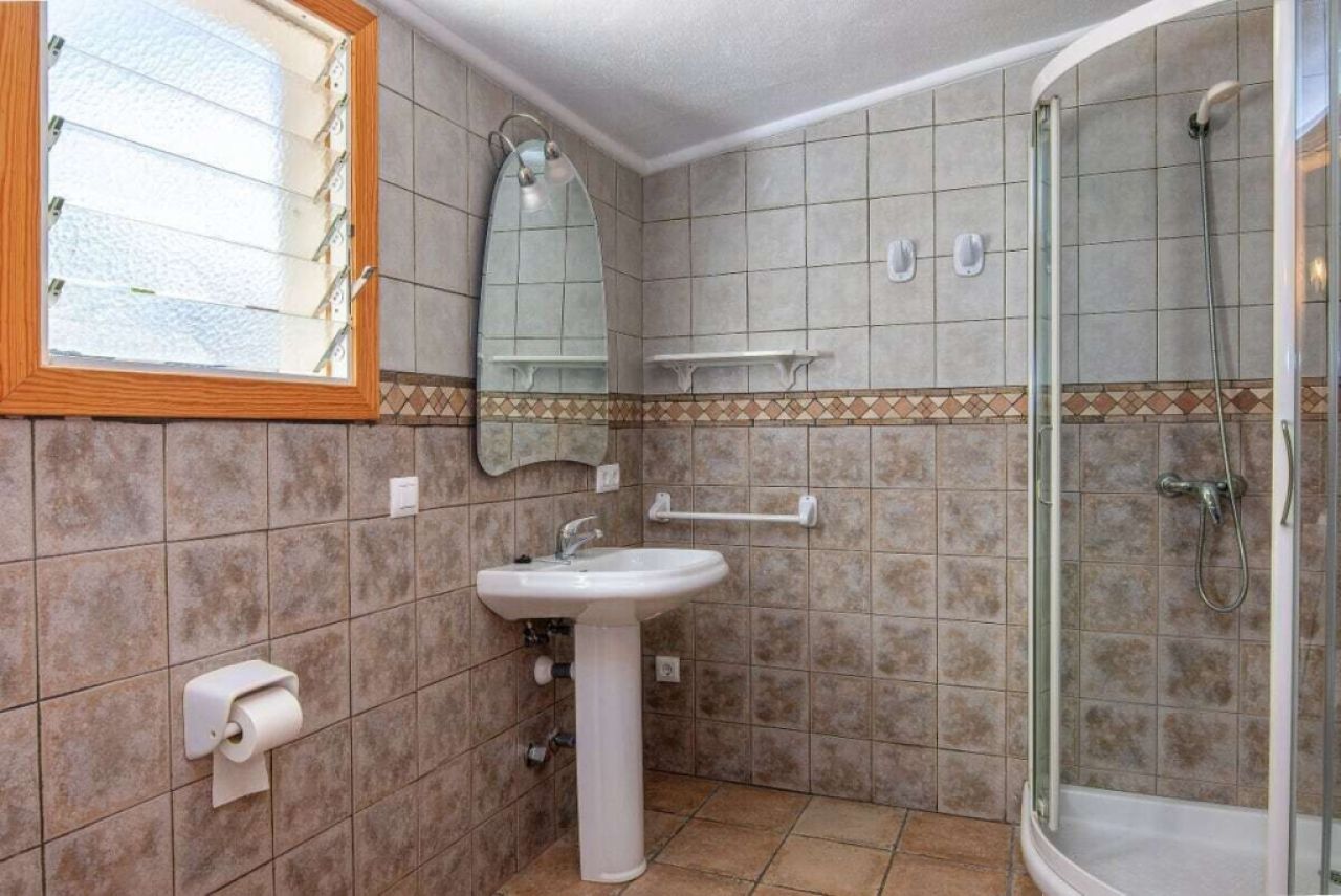 Apartamento rural con piscina comunitaria y muchas terrazas cerca de Petra --- AP 48
