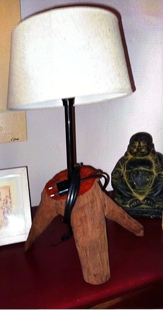 Lampe mit 3 Holzfüssen