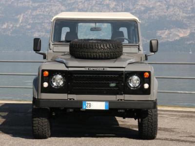 Land Rover Defender 90