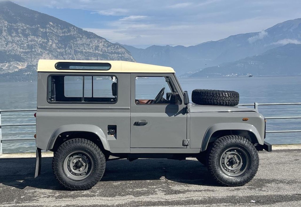 Land Rover Defender 90