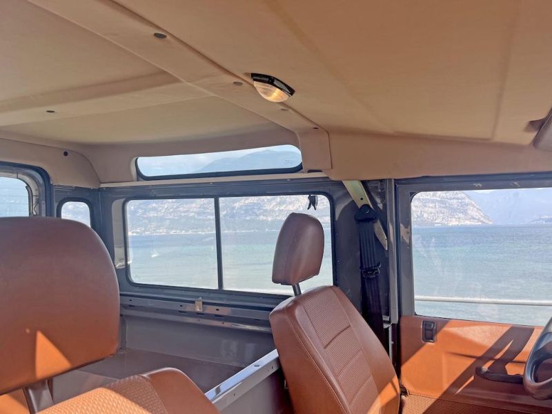 Land Rover Defender 90