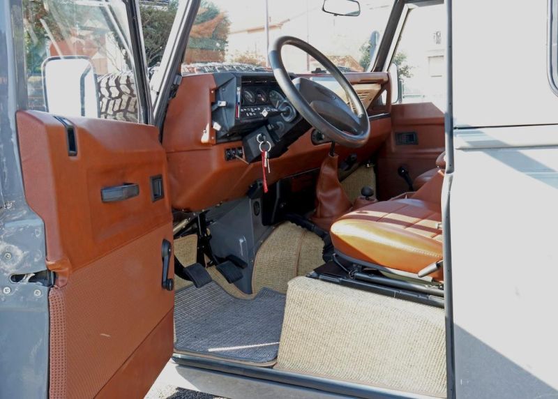 Land Rover Defender 90