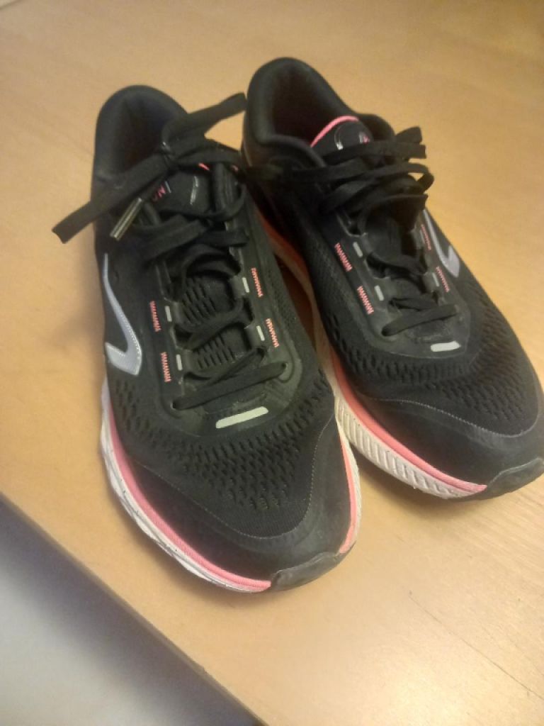Women's running shoes