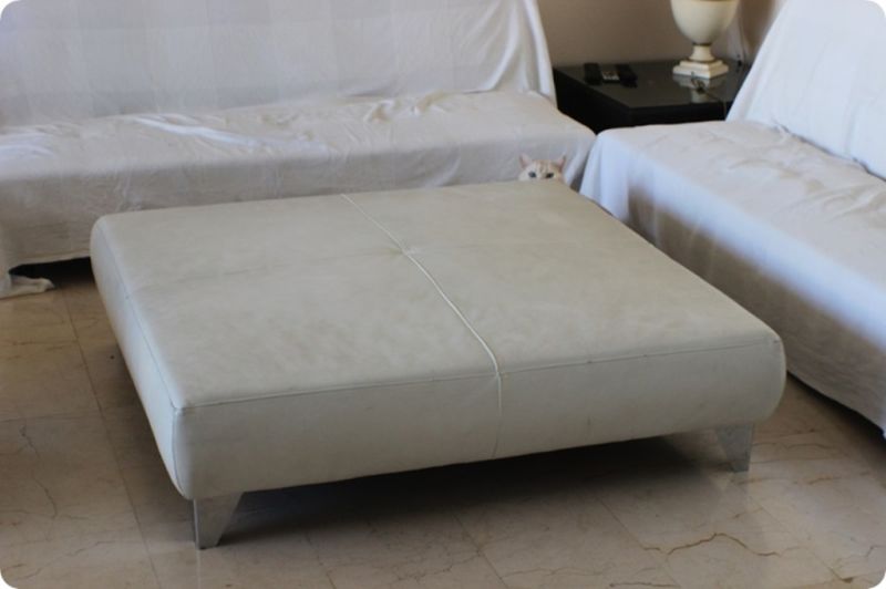 Lederhocker cremefarben ca. 100 x 100cm