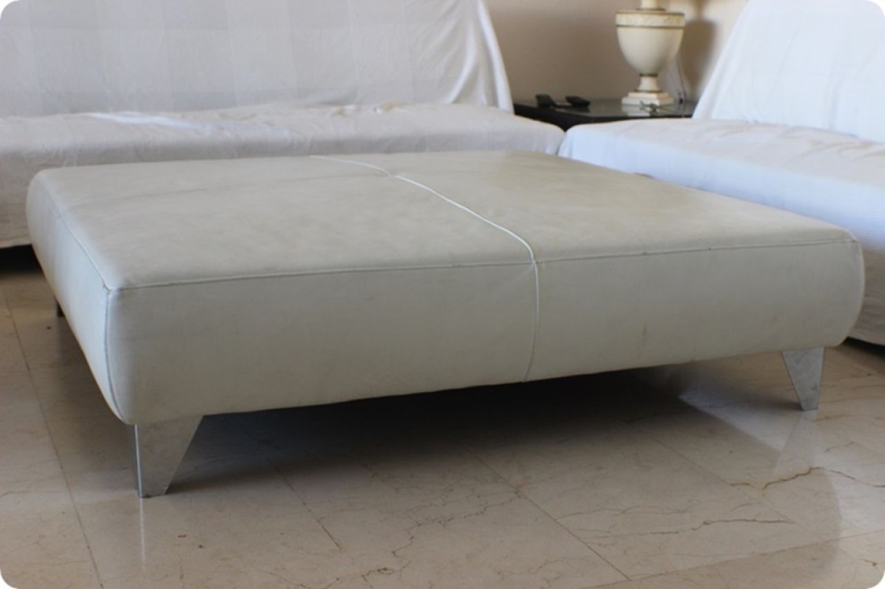 Lederhocker cremefarben ca. 100 x 100cm