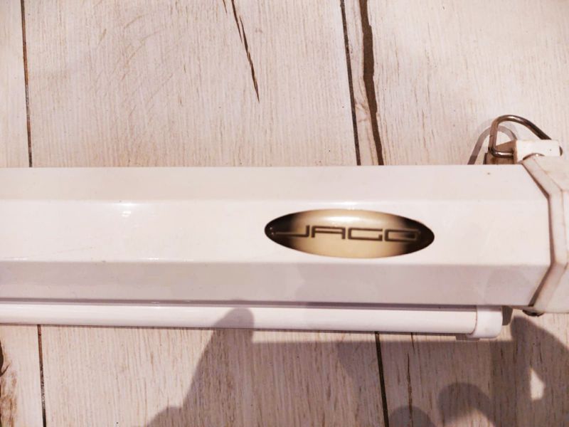 Pull-out screen for projector or slide projector