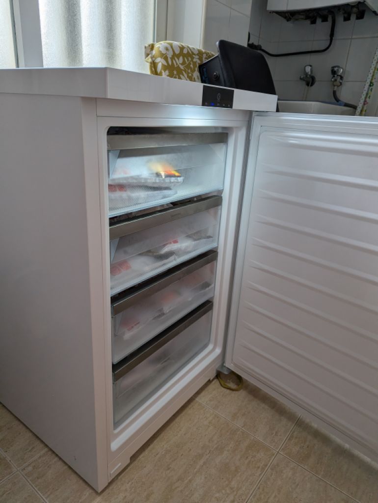 Liebherr Fe 1414-20 Gefrierschrank 107l 85 cm hoch erst 6 Monate alt