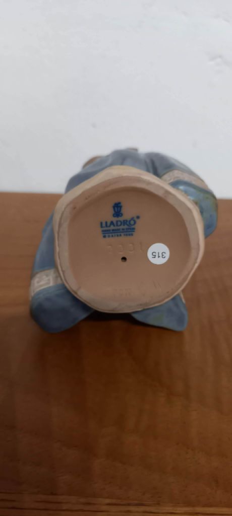 Lladro gres small peasant girl, blue