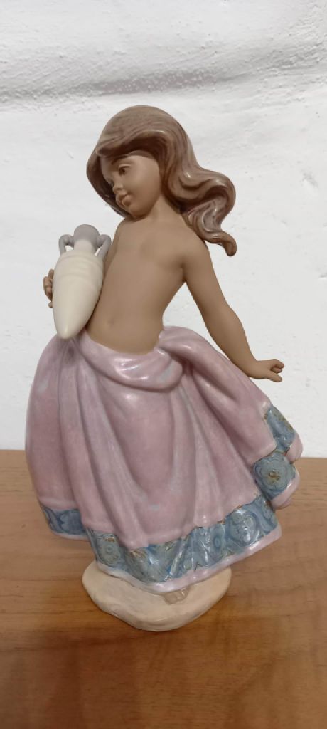 Lladró gres pequeña campesina, rosa