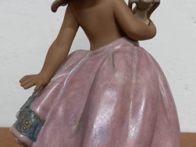 Lladró gres pequeña campesina, rosa