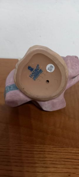 Lladró gres pequeña campesina, rosa