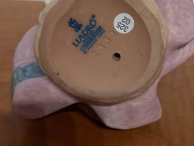 Lladró gres pequeña campesina, rosa