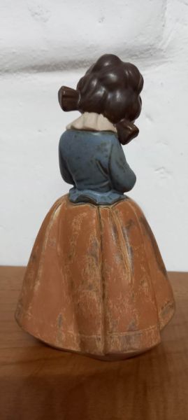 Lladro Mädchen kuschelt Kaninchen (Zärtlichkeit)
