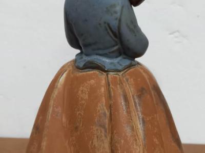Lladro Mädchen kuschelt Kaninchen (Zärtlichkeit)
