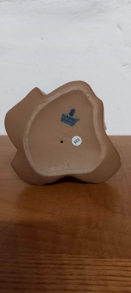 Lladro Mädchen kuschelt Kaninchen (Zärtlichkeit)