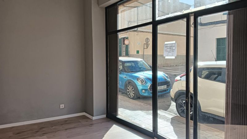 Premises near the center of Felantix --- L 27 CM