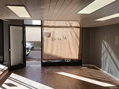 Premises near the center of Felantix --- L 27 CM