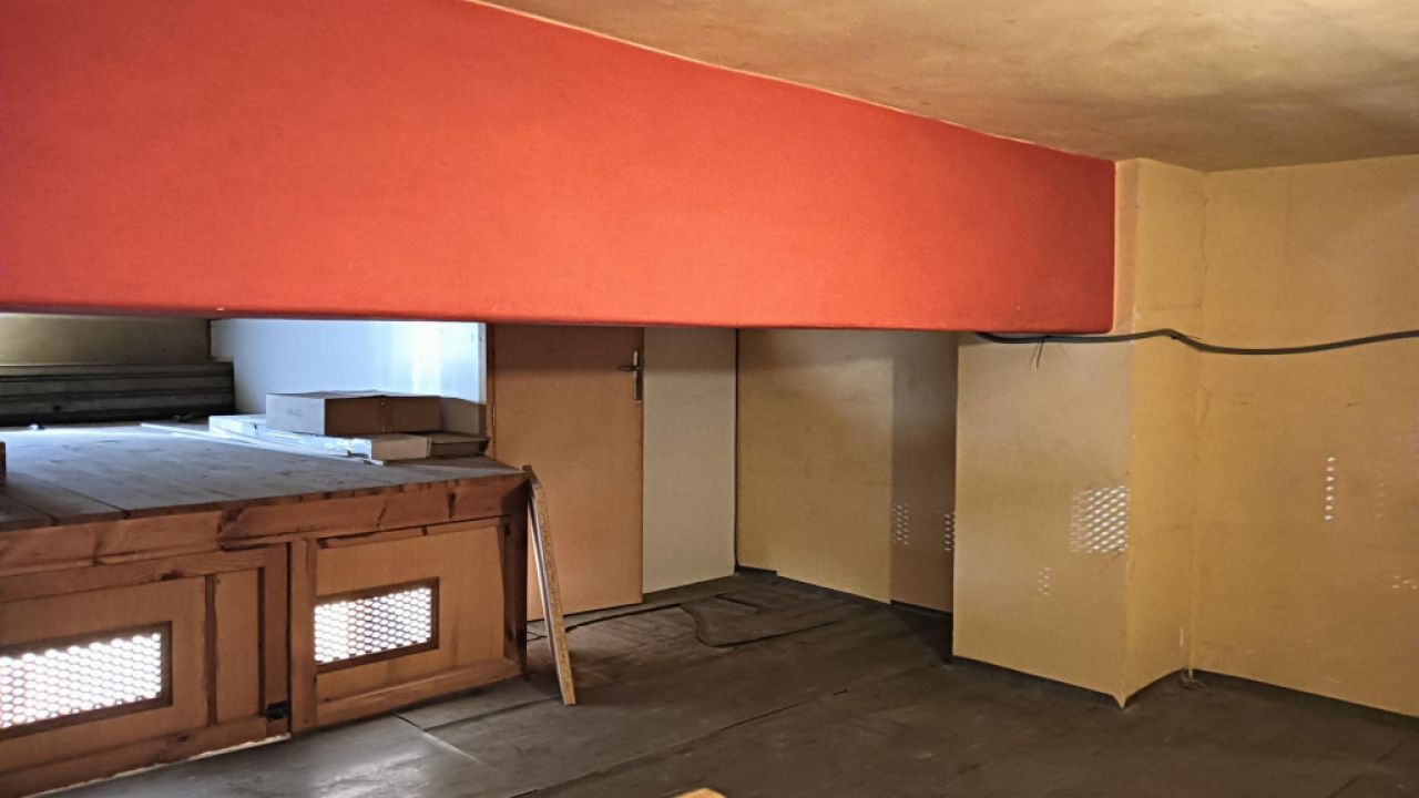 Premises near the center of Felantix --- L 27 CM