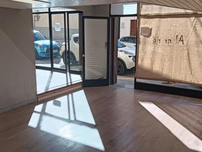 Premises near the center of Felantix --- L 27 CM