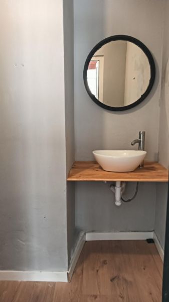 Premises near the center of Felantix --- L 27 CM