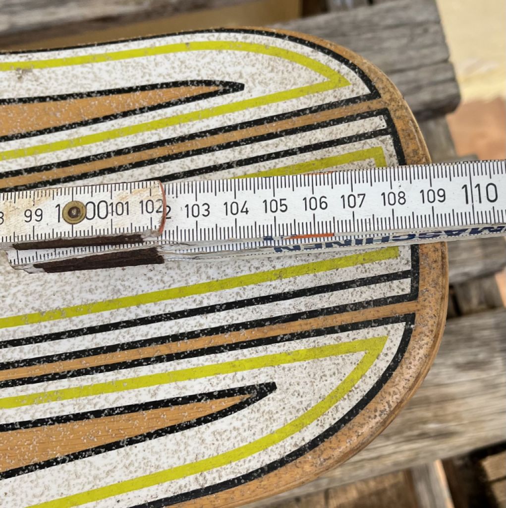 Longboard of the brand Globe (And it's really long in my opinion)