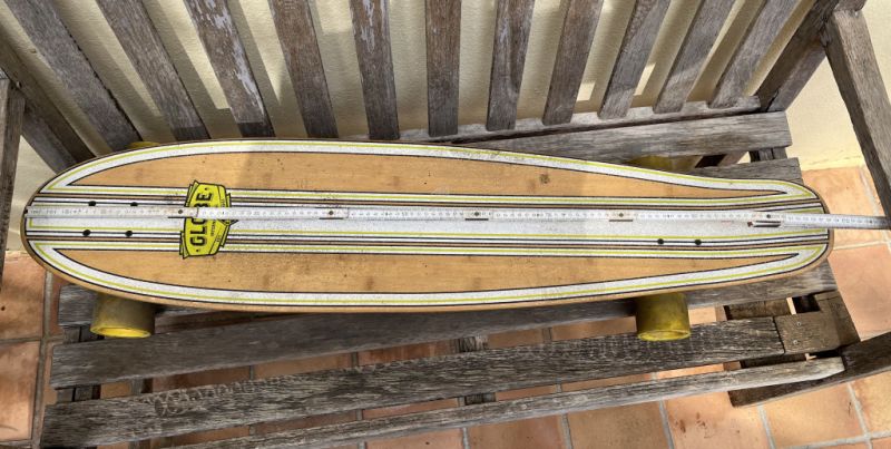 Longboard of the brand Globe (And it's really long in my opinion)