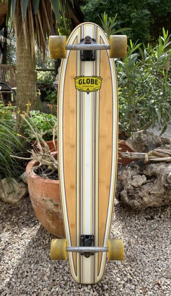Longboard of the brand Globe (And it's really long in my opinion)