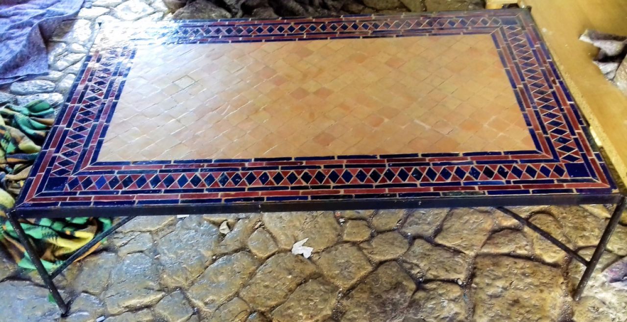 Lounge table for outdoor use