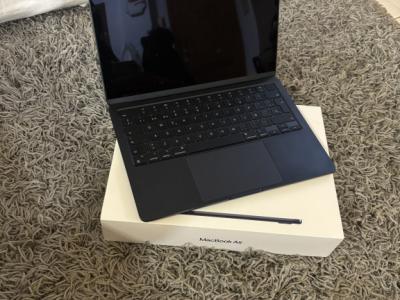 MacBook Air 13.6-inch