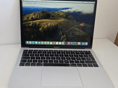 MacBook Air 13” in very good condition, works perfectly.