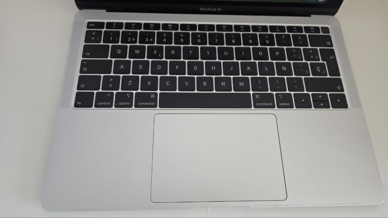 MacBook Air 13” in very good condition, works perfectly.
