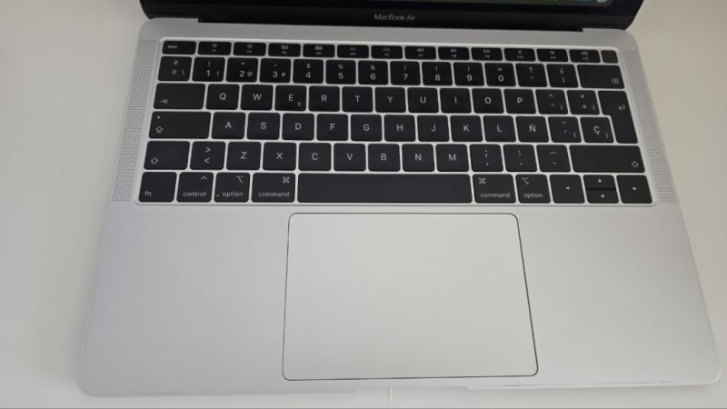 MacBook Air 13” in very good condition, works perfectly.