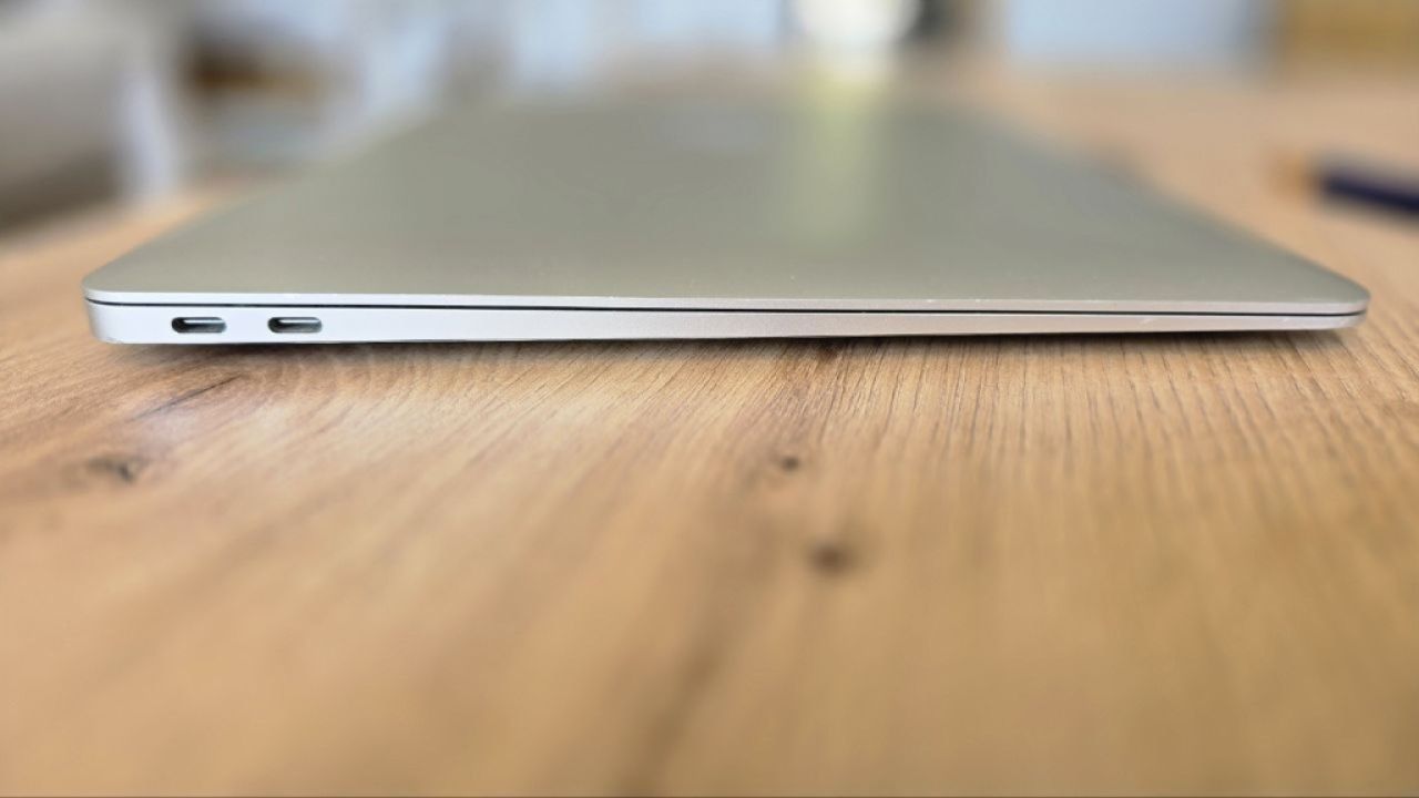 MacBook Air 13” in very good condition, works perfectly.