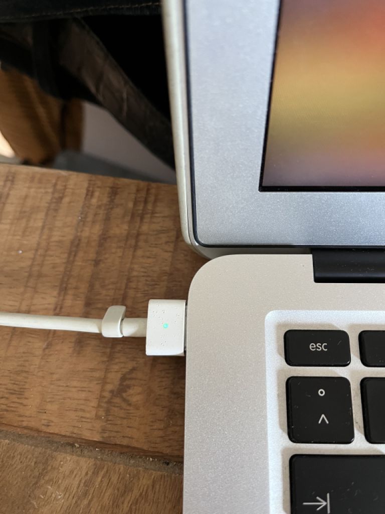 MacBook Air for repair (for tinkerers)