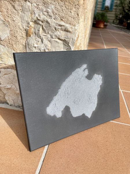 Mallorca cuadro de arena en relieve plateado sobre lienzo negro 40x30