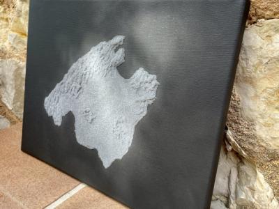 Mallorca cuadro de arena en relieve plateado sobre lienzo negro 40x30