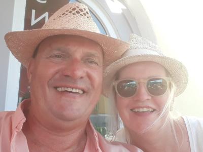 Managerpaar bietet seine Dienstleistungen an!