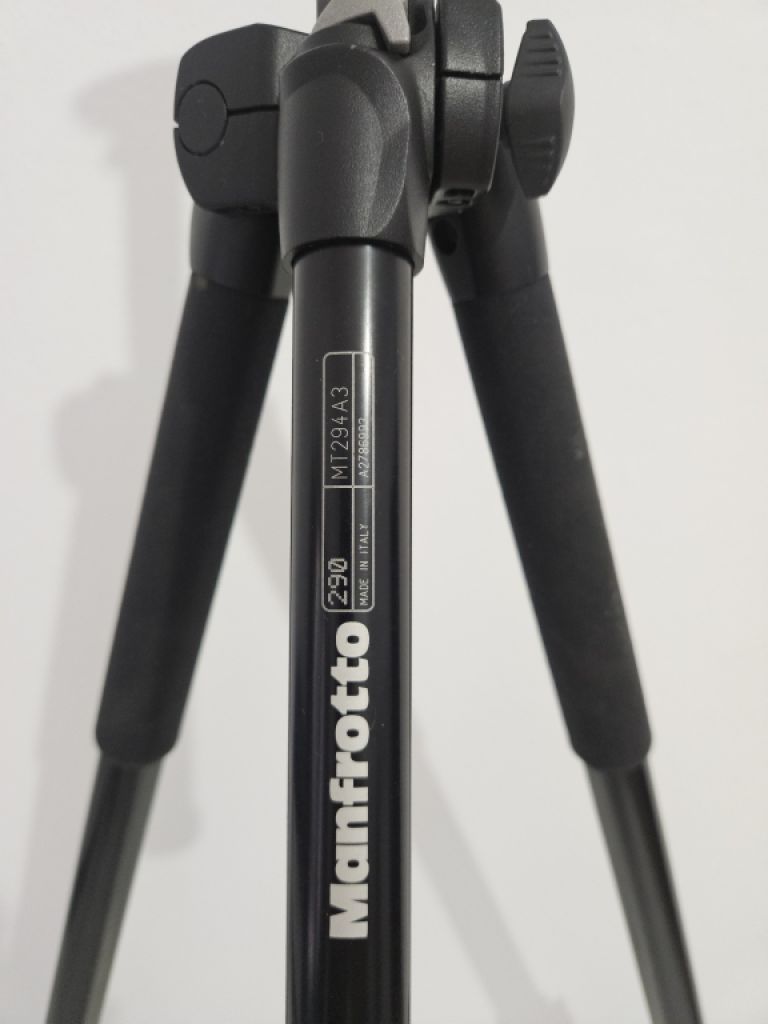 MANFROTTO 290 Aluminum Tripod, three-leg with tripod bag