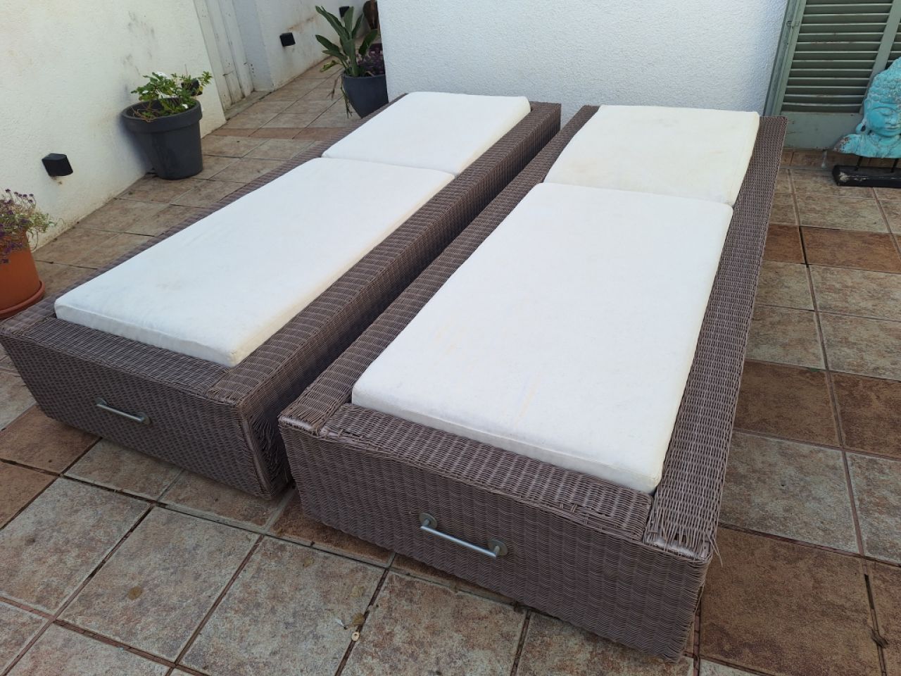 Manutti 2 Luxury Loungers
