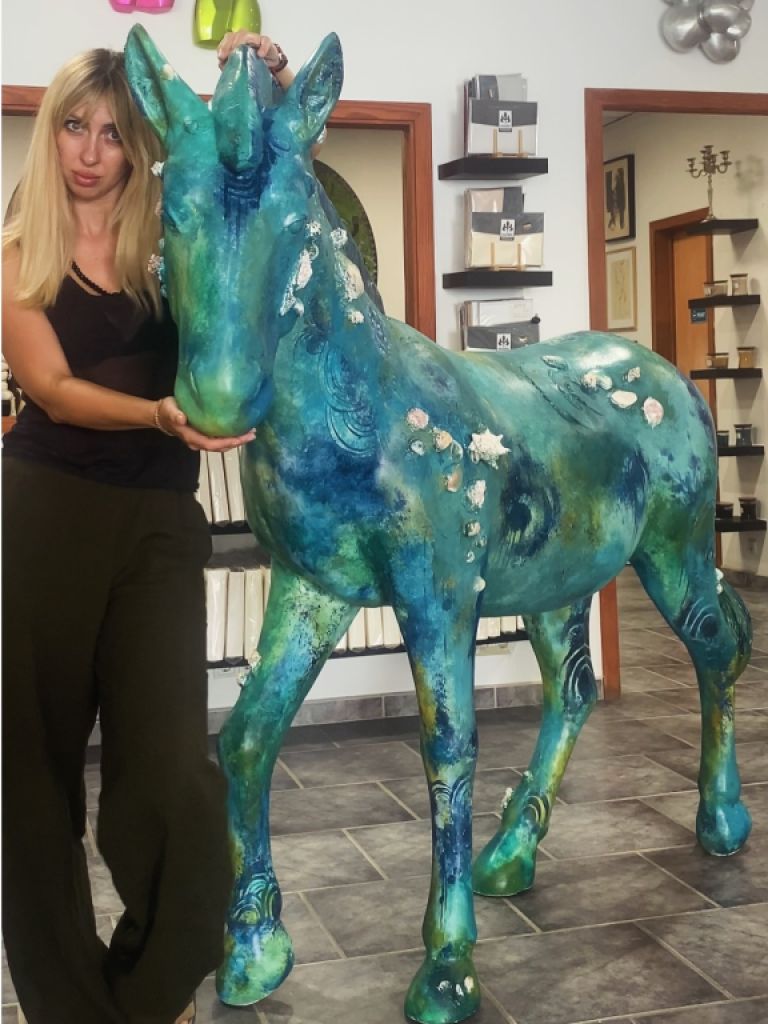 Margo Murashkos Pferd aus Atlantis - ab sofort nur bei At Kinsky Art & Living in Port Andratx