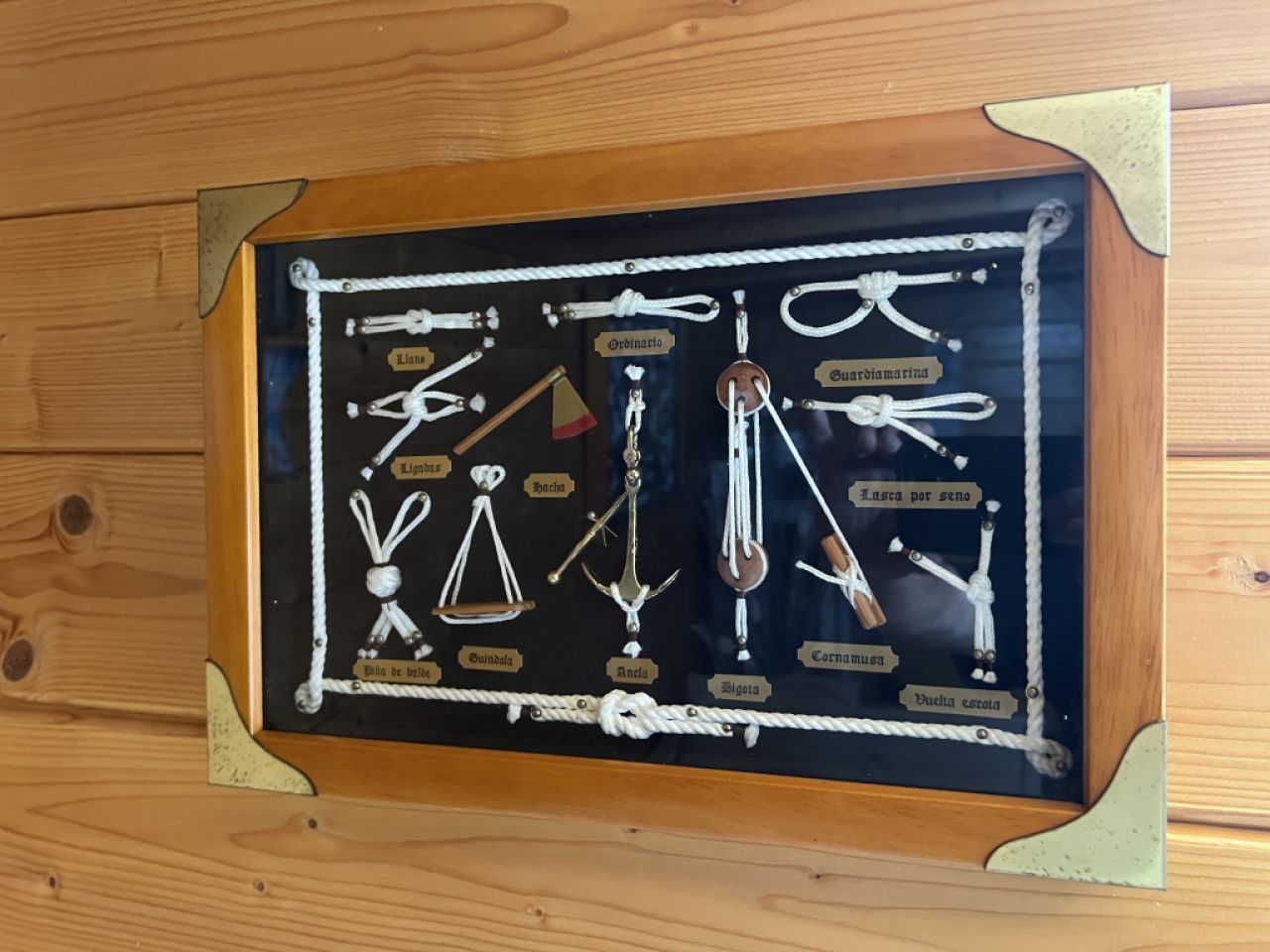 Juego de nudos marinos. (38 x 26 cm)