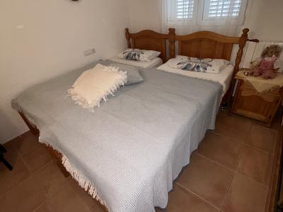 Massivholzgestell für 2 Einzelbetten