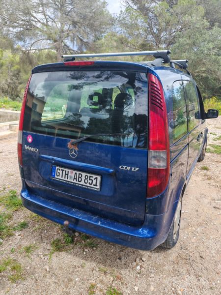 Mercedes Benz Vaneo Diésel, 08/2004, 91 CV, TÜV hasta 09.12.26, azul, enganche de remolque y remolque para coche